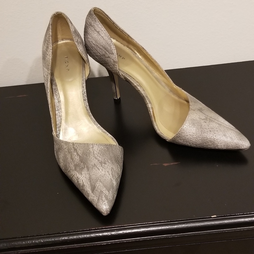 Fioni Grey Textured Heels